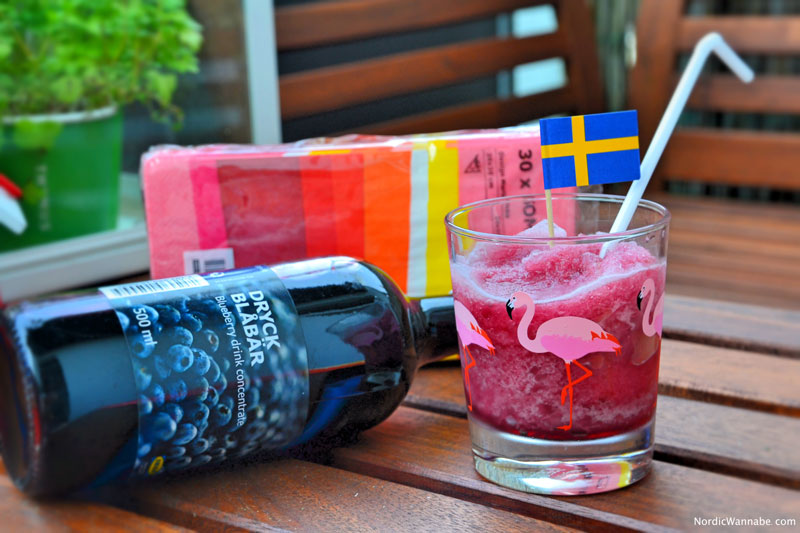 Blueberry Blaubeer Smoothie Frozen mit Sirup von IKEA DRYCK Blåbär und Eis www.NordicWannabe.com