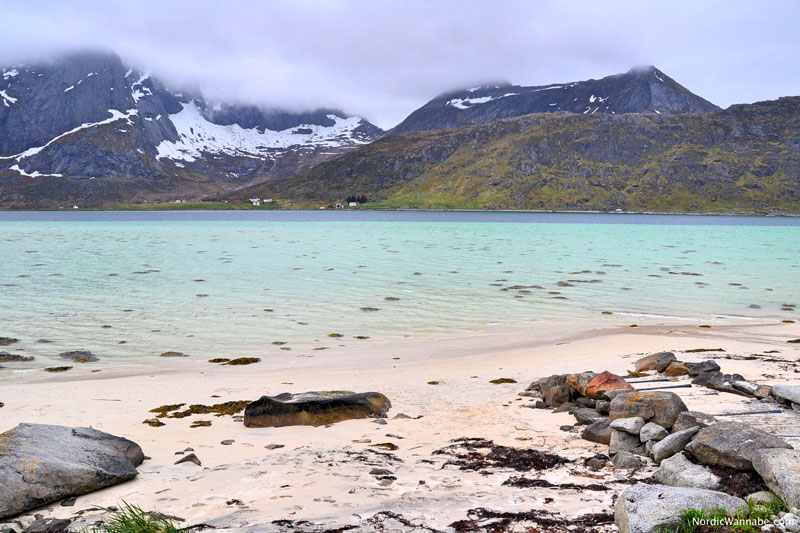 Lofoten, Inselgruppe Norwegen, weißer Strand, rote Holz-Häuser, Stockfisch, Natur, Wandern, Angeln, Hennigsvær, Leknes, Reine, Svolvær, Urlaub, Reise, Kreuzfahrt, Skandinavien, Costa