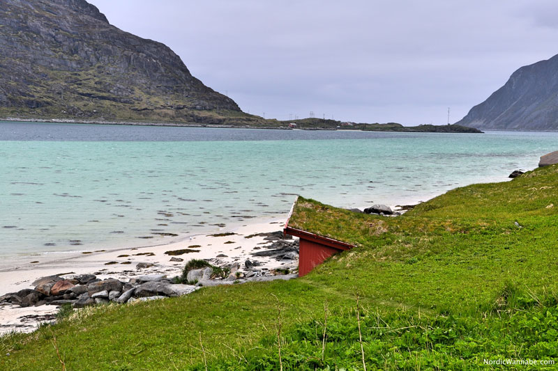 Lofoten, Inselgruppe Norwegen, weißer Strand, rote Holz-Häuser, Stockfisch, Natur, Wandern, Angeln, Hennigsvær, Leknes, Reine, Svolvær, Urlaub, Reise, Kreuzfahrt, Skandinavien, Costa