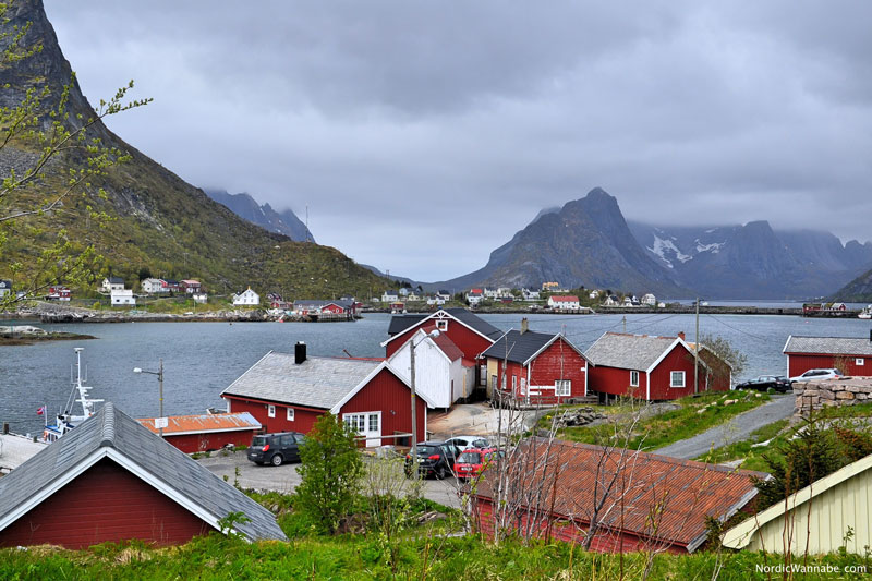 Lofoten, Inselgruppe Norwegen, weißer Strand, rote Holz-Häuser, Stockfisch, Natur, Wandern, Angeln, Hennigsvær, Leknes, Reine, Svolvær, Urlaub, Reise, Kreuzfahrt, Skandinavien, Costa