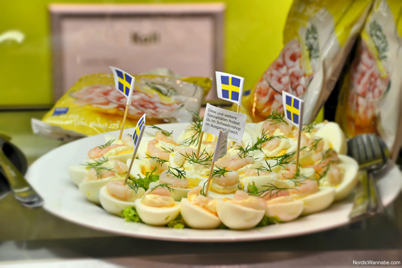 Julbord, IKEA, Schweden, Skandinavien, Blog, Lachs, Kaviar, Ei, Weihnachtsschinken, Hering, Dill, Kuchen, Milchreis, Pfefferkuchen, Köttbullar, Lachs, Softbröd, Elch