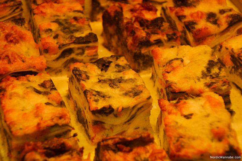 Julbord, IKEA, Schweden, Skandinavien, Blog, Lachs, Kaviar, Ei, Weihnachtsschinken, Hering, Dill, Kuchen, Milchreis, Pfefferkuchen, Köttbullar, Lachs, Softbröd, Elch