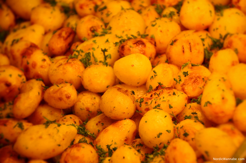 Julbord, IKEA, Schweden, Skandinavien, Blog, Lachs, Kaviar, Ei, Weihnachtsschinken, Hering, Dill, Kuchen, Milchreis, Pfefferkuchen, Köttbullar, Lachs, Softbröd, Elch