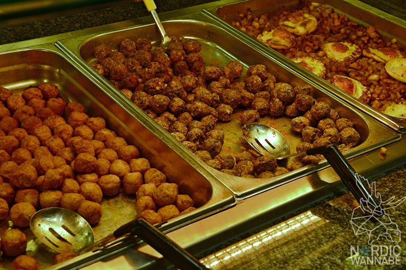 Julbord, schwedisches Buffet, Ikea, Osnabrück, Elch, Lachs, Mandeltorte, Knäckebrot, Köttbullar, Brot, Käse, Blog, Schweden, Skandinavien, Tünnbröd, Lucia