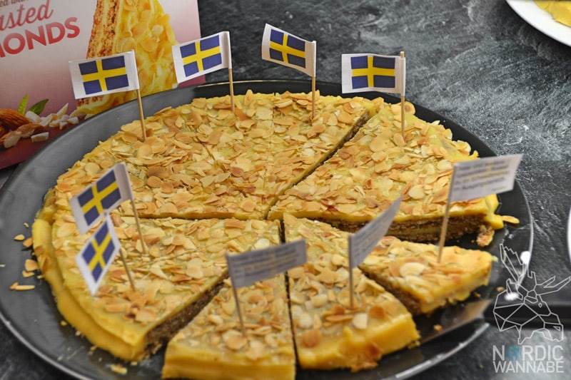 Julbord, schwedisches Buffet, Ikea, Osnabrück, Elch, Lachs, Mandeltorte, Knäckebrot, Köttbullar, Brot, Käse, Blog, Schweden, Skandinavien, Tünnbröd, Lucia