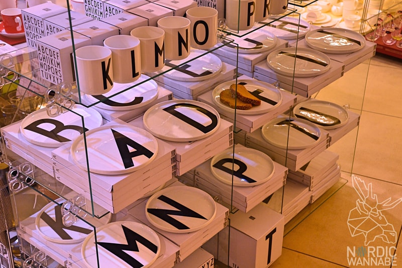 Lothar John Tischkultur, Lothar John, Tischkultur, Onlineshop, Store, Skandinavisches Design, Design, Dänemark, Schweden, Finnland , Norwegen, Skandinavien, Interior, Blog, Scandi Style, iittala, Kay Bojesen, Stelton, Architectmade, Geschirr, Keramik, Porzellan, Glas, Kosta Bodo, Royal Copenhagen, Rosendahl, Holmegaard, Rörstrand, Kähler, Design Letters, Marimekko, Georg Jensen, Arne Jacobsen,