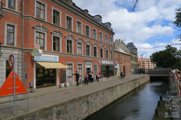 Reise, Urlaub, Erfahrungen, Aarhus, &Aring;rhus, Visitaarhus, CABINN, K&auml;hler, Royal Copenhagen, La Cabra, Shopping, Einkaufen, Hotel, &Uuml;bernachten, Reisetipps, Reisebericht, Streetfood Market, Hygge, Bolia, Plastik Boy, Regenbogen, Regnbogengang, Aros, Den Gamle By, Krake, Botanischer Garten, Dok1, Dome of Visions, Bruins Galleri, Sinnerup,