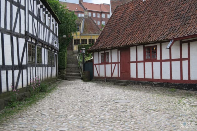 Reise, Urlaub, Erfahrungen, Aarhus, &Aring;rhus, Visitaarhus, CABINN, K&auml;hler, Royal Copenhagen, La Cabra, Shopping, Einkaufen, Hotel, &Uuml;bernachten, Reisetipps, Reisebericht, Streetfood Market, Hygge, Bolia, Plastik Boy, Regenbogen, Regnbogengang, Aros, Den Gamle By, Krake, Botanischer Garten, Dok1, Dome of Visions, Bruins Galleri, Sinnerup,