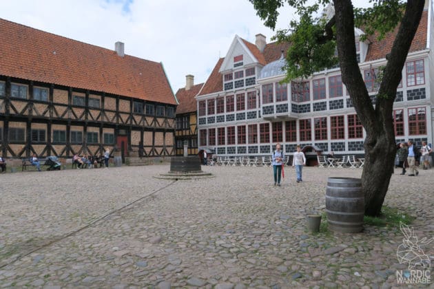 Reise, Urlaub, Erfahrungen, Aarhus, &Aring;rhus, Visitaarhus, CABINN, K&auml;hler, Royal Copenhagen, La Cabra, Shopping, Einkaufen, Hotel, &Uuml;bernachten, Reisetipps, Reisebericht, Streetfood Market, Hygge, Bolia, Plastik Boy, Regenbogen, Regnbogengang, Aros, Den Gamle By, Krake, Botanischer Garten, Dok1, Dome of Visions, Bruins Galleri, Sinnerup,