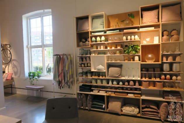 Reise, Urlaub, Erfahrungen, Aarhus, &Aring;rhus, Visitaarhus, CABINN, K&auml;hler, Royal Copenhagen, La Cabra, Shopping, Einkaufen, Hotel, &Uuml;bernachten, Reisetipps, Reisebericht, Streetfood Market, Hygge, Bolia, Plastik Boy, Regenbogen, Regnbogengang, Aros, Den Gamle By, Krake, Botanischer Garten, Dok1, Dome of Visions, Bruins Galleri, Sinnerup,