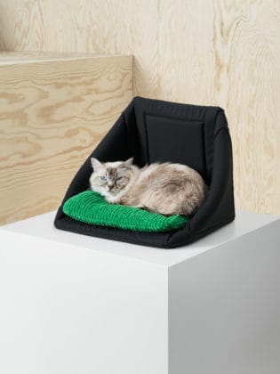 IKEA LURVIG - M&ouml;bel f&uuml;r Hunde und Katzen , Hundesofa, Katzensofa, Kratzbaum, Napf, Hundeleine, Hundedecke, Hundekissen, Transporttasche, Katze, Hunde, H&ouml;hle, Hundem&ouml;bel, Schweden, Klippan, Hundebett, Katzenspielzeug, Hundespielzeug, schwedisch, Blog, K&ouml;rbchen